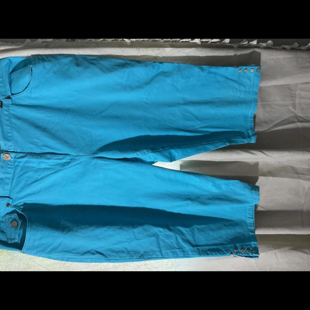 Aqua Ruby Rd. Capris With Button Details Size 16 - image 3